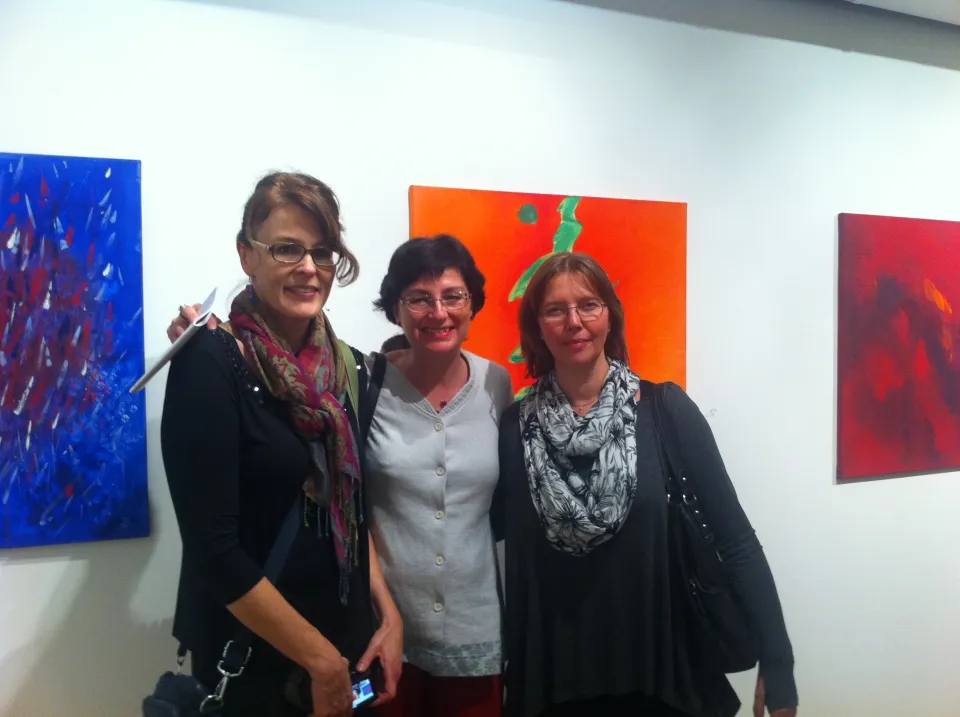 Isabelle with Silke and Sylvia – 2nd ‘Interpretive Realms’ exhibition